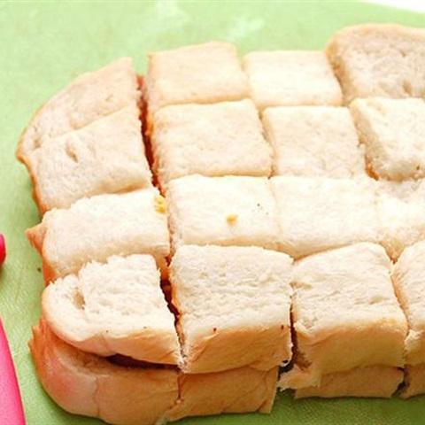 Cách làm bánh mì trứng chiên xúc xích