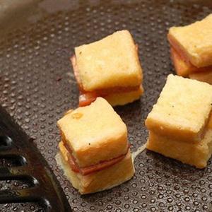 Cách làm bánh mì trứng chiên xúc xích