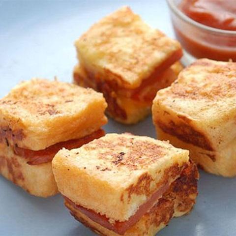 Cách làm bánh mì trứng chiên xúc xích