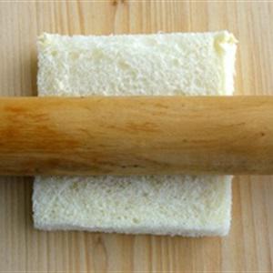 Cách làm bánh mì trứng cuốn