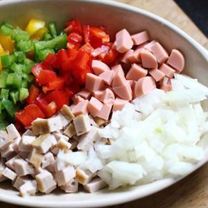 Cách làm bánh mì trứng cút xúc xích