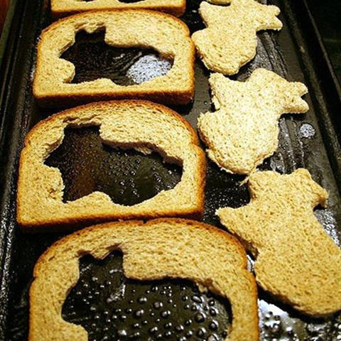 Cách làm bánh mì trứng hình thỏ