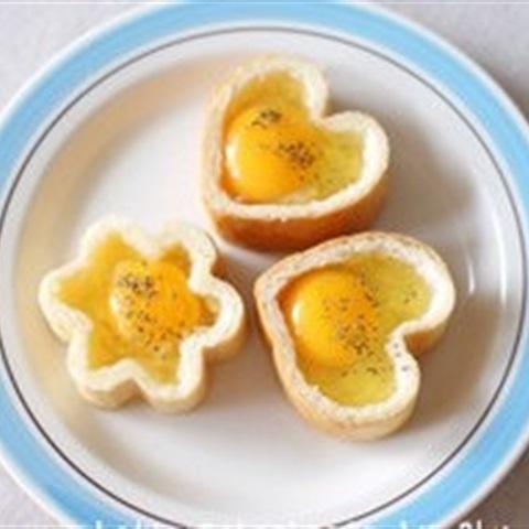 Cách làm bánh mì trứng trái tim