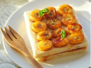 Bánh mì và chuối chiên bơ