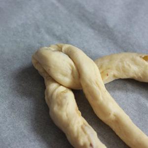 Cách làm bánh mì vòng nguyệt quế