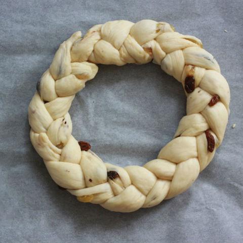 Cách làm bánh mì vòng nguyệt quế