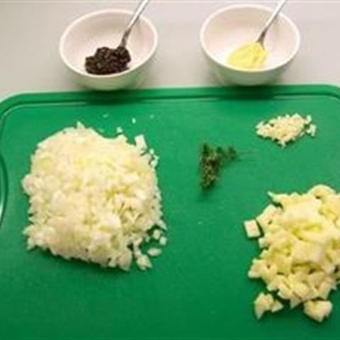 Cách làm bánh mì xá xíu bọc hành tây