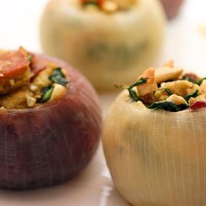 Cách làm bánh mì xá xíu bọc hành tây