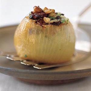 Cách làm bánh mì xá xíu bọc hành tây