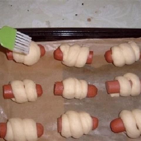 Cách làm bánh mì xúc xích nướng