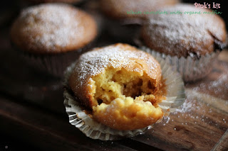 Bánh muffin chocolate trắng với cam
