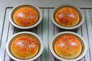 Bánh mỳ xúc xích ăn là thích mê!