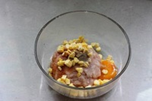 Bánh mỳ xúc xích ăn là thích mê!