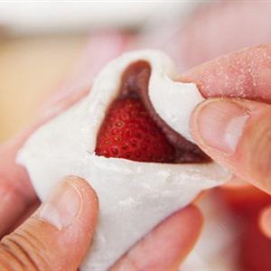 Cách làm bánh nếp dâu tây