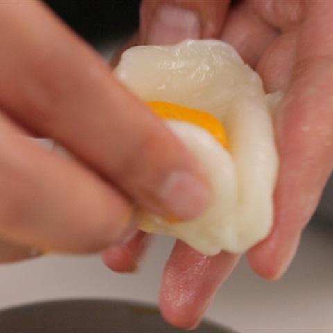 Cách làm bánh nếp nhân xoài chín