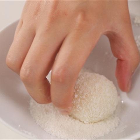 Cách làm bánh nếp nhân xoài chín