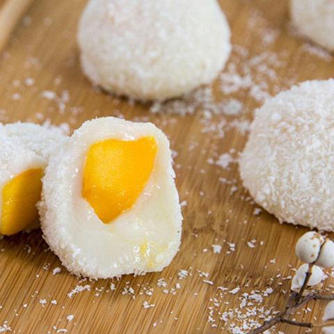 Cách làm bánh nếp nhân xoài chín