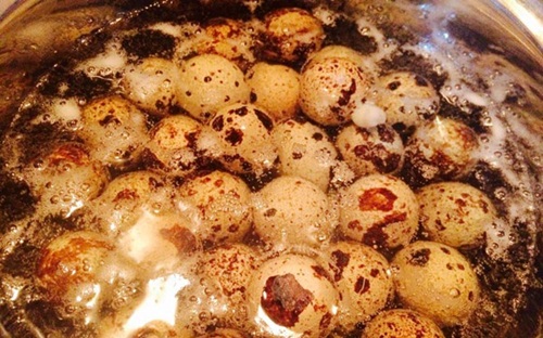 Bánh nếp xiên tẩm đường nhỏ xinh khiến bạn mê tít