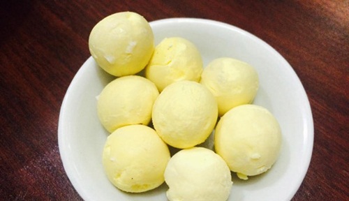 Bánh nếp xiên tẩm đường nhỏ xinh khiến bạn mê tít