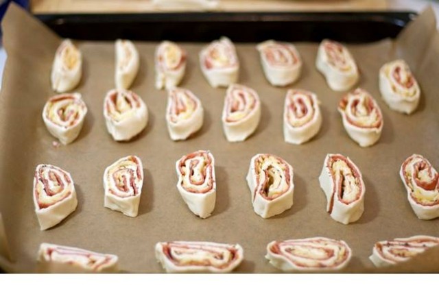 Bánh ngàn lớp cuộn giăm-bông