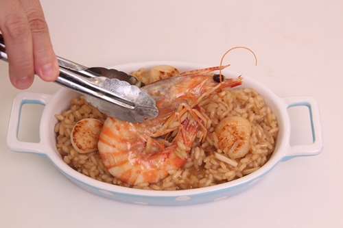 Bánh ngô kẹp kim chi kiểu Hàn cho bữa sáng lạ miệng