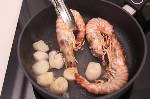 Bánh ngô kẹp kim chi kiểu Hàn cho bữa sáng lạ miệng