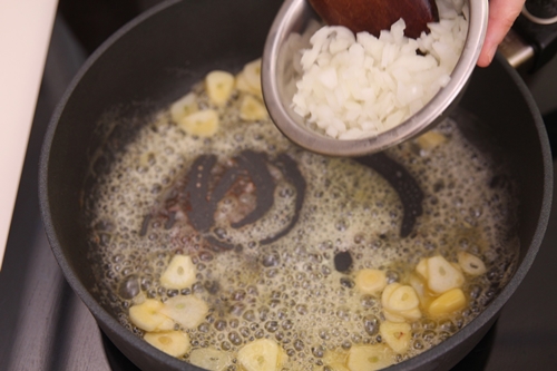 Bánh ngô kẹp kim chi kiểu Hàn cho bữa sáng lạ miệng