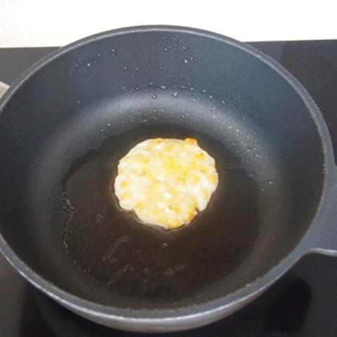 Cách làm bánh ngô rán