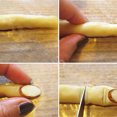 Cách làm bánh ngón tay quỷ