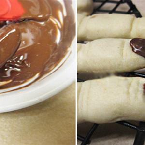 Cách làm bánh ngón tay quỷ