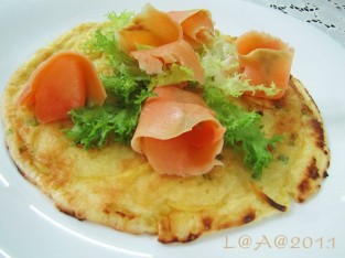 Bánh pancake cá hồi xông khói