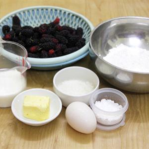 Cách làm bánh pancake dâu tằm