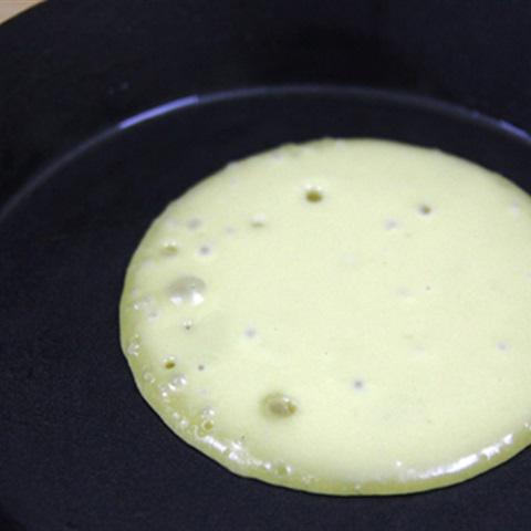 Cách làm bánh pancake dâu tằm