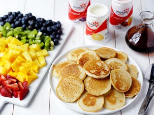 Bánh pancake sắc màu trái cây