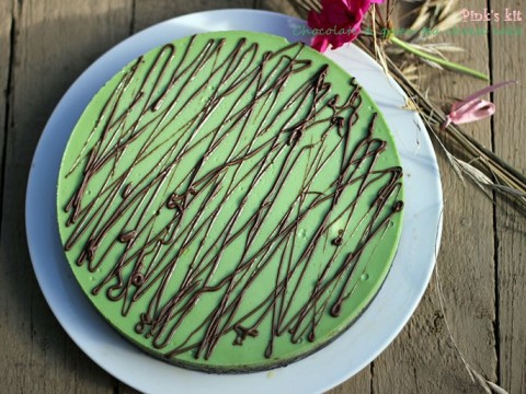 Bánh phô mai chocolate và trà xanh