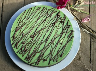 Bánh phô mai chocolate và trà xanh