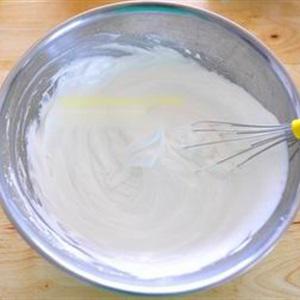 Cách làm bánh phô mai cuộn trái cây