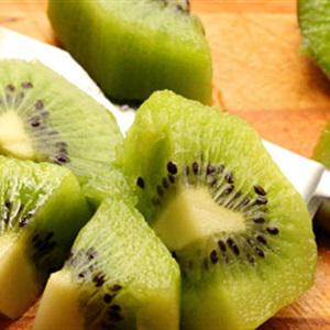 Cách làm bánh phô mai cuộn trái cây