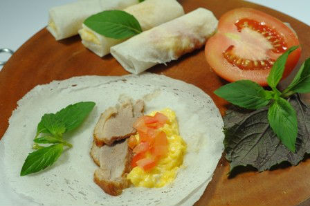 Bánh pía gói vịt rô-ti