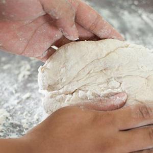 Cách làm bánh pizza cuộn