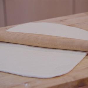 Cách làm bánh pizza cuộn