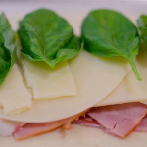 Cách làm bánh pizza cuộn