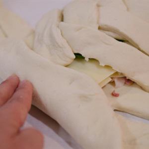 Cách làm bánh pizza cuộn