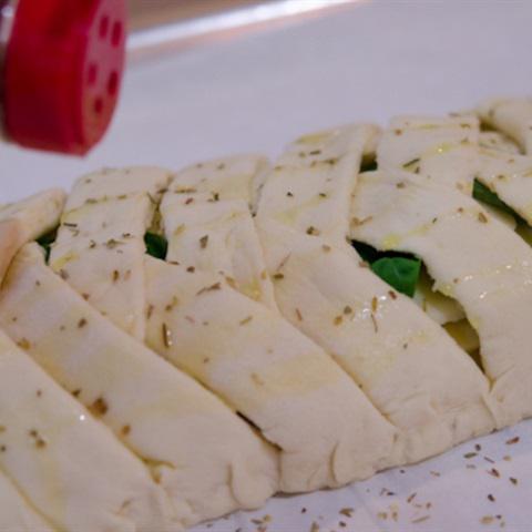 Cách làm bánh pizza cuộn