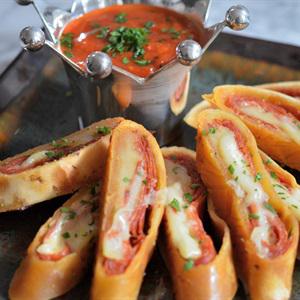 Cách làm bánh pizza cuộn