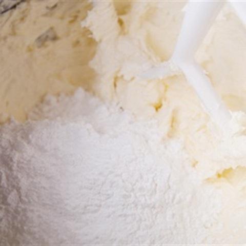 Cách làm bánh quế cuộn mứt dâu