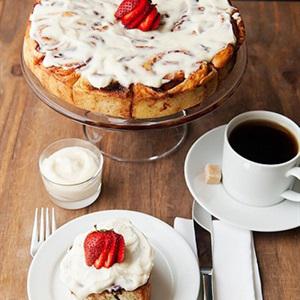 Cách làm bánh quế cuộn mứt dâu