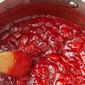 Cách làm bánh quế cuộn mứt dâu