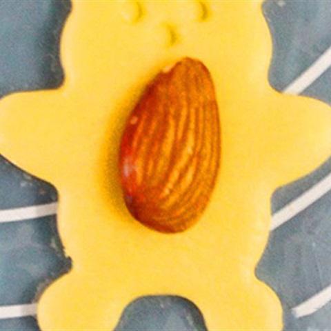 Cách làm bánh quy bơ hạnh nhân hình gấu