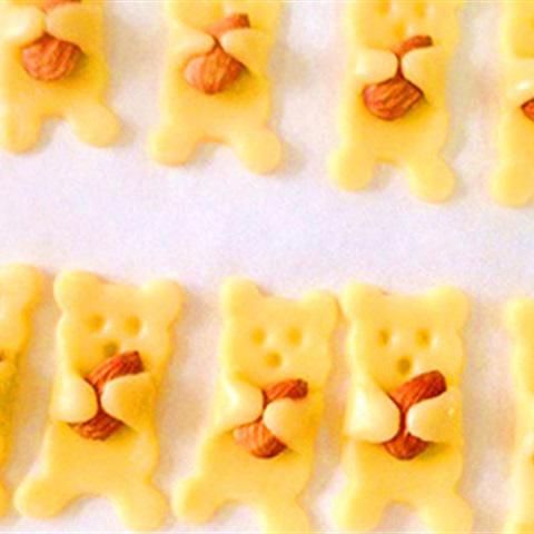 Cách làm bánh quy bơ hạnh nhân hình gấu